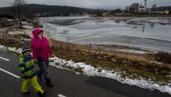 Po mrazivých dnech p�i�lo výrazné oteplení, které poznamenalo kvalitu ledu na...