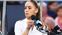 Jennifer Lopez na tenisovm umpiru. Srbsk rozhod zvldla i sprost vpady rebela Kyrgiose
