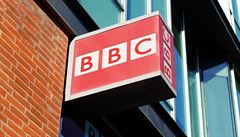 na vyostuje vztahy s Britni. Na svm zem zablokovala vysln BBC