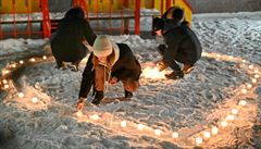 Jednotícím heslem dne�ních akcí je Láska je siln�j�í ne� strach (Ljubov siln�je...