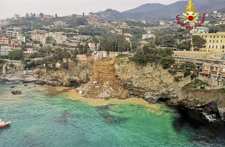 Sesuv půdy na italském hřbitově strhl do moře desítky rakví, několik těl proud odnášel směrem do Ligurie