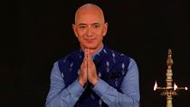 Zakladatel Amazonu Jeff Bezos na návštěvě Indie.