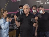 Izraelský premiér Netanjahu na návtv fitness centra ped plánovaným...