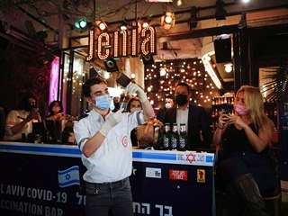 Tel Aviv se sna lidi k okovn motivovat tak pslibem drinku v baru zdarma.