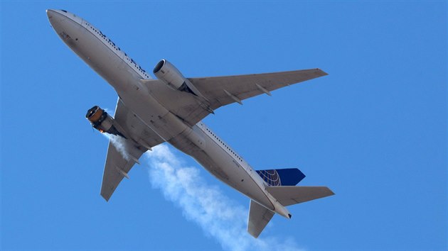 Letadlu United Airlines krátce po startu z leti�t� v Denveru za�al ho�et jeden...