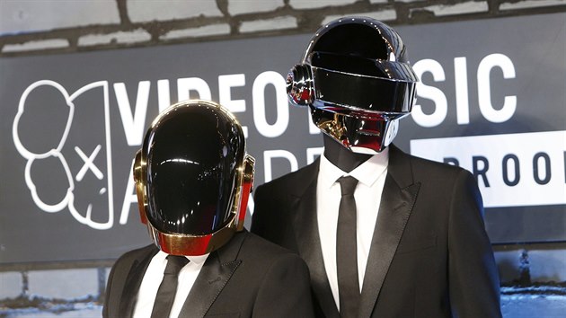 Duo Daft Punk zídkakdy sundalo své ikonické helmy.