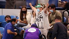 Ochranka zasahuje proti protestujícím ve finále Australian Open.