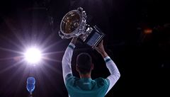 Novak Djokovi� slaví titul z Australian Open 2021.
