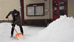 Starosta se chop lopaty, a stejn sklid vtky