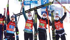 Norské biatlonistky v čele s fenomenální Tiril Eckhoffovou slaví vítězství ve...