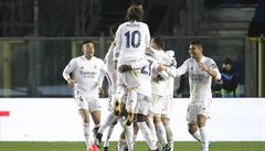 Fotbalisté Realu Madrid slaví branku do sít Atalanty.