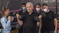 Izraelský premiér Netanjahu na návtv fitness centra ped plánovaným...