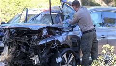 Auto Genesis GV80 golfisty Tigera Woodse po t�ké nehod�.