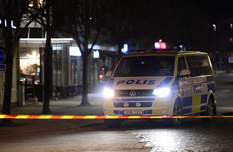 Ve Švédsku útočil nožem 22letý Afghánec, policisté ho při zásahu postřelili