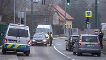 Policejn kontrola mezi okresy Liberec a Jablonec nad Nisou 1. bezna 2021 ve...