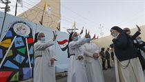 Irácké jeptišky vítají papeže Františka v Bagdádu.