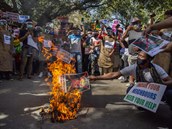 Protesty v Barm neutichají.
