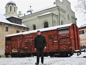 Ped synagogu v Krnov byl umístn elezniní vagon coby vzpomínka na...