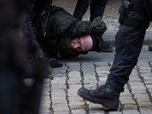 Policie vyzvala odprce rouek, kteí se znovu shromádili na Staromstském...