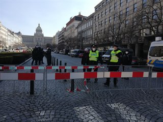 Demonstrace proti vldnm opatenm na Vclavskm nmst v Praze.