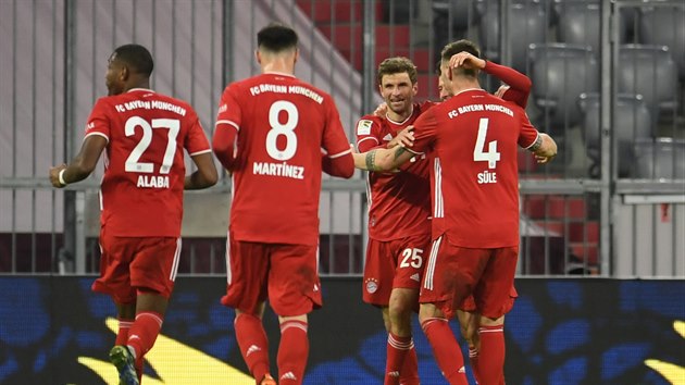 Fotbalisté Bayernu Mnichov otoili lágr nmecké ligy s Dortmundem