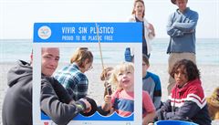 Je nás �est, u� dva roky �ijeme mimo domov. Pohodlí a jistoty m�níme za...