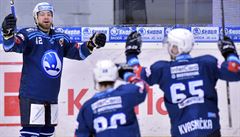 Hrá�i Plzn� se radují z gólu, vlevo autor branky FIlip Suchý.