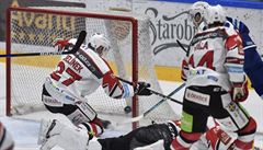 Petr Holík z Brna st�ílí gól.