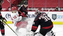Hurricanes vyhráli po�tvrté v �ad� i díky skv�lým výkon�m �eského úto�níka...