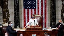 Nancy Pelosiov oznamuje schvlen stimulanho balku na podporu americk...