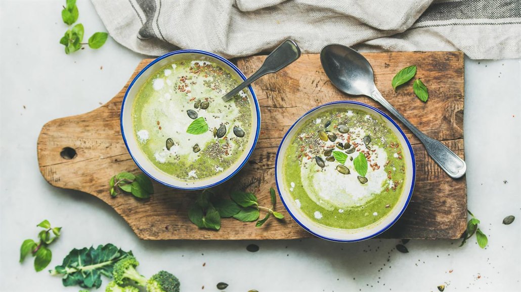 Jarní penátová polévka s brokolicí