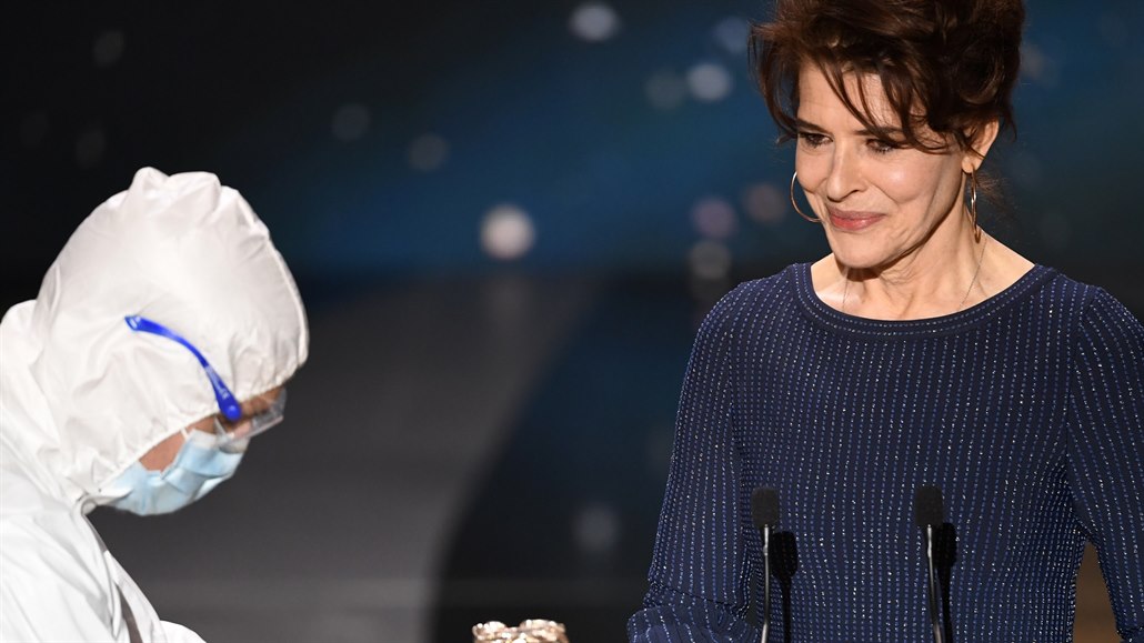 Hereka Fanny Ardant bhem slavnostního ceremoniálu udlování cen César.