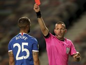 Rangers vs. Slavia: Kemar Roofe vidí od rozhodího Orla Grinfeelda zaslouenou...