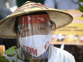 Úastnice protestu proti vojenskému pevratu v Barm.
