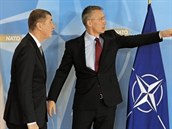A se mohou radit. Generální tajemník NATO Jens Stoltenberg by uvítal, kdyby...