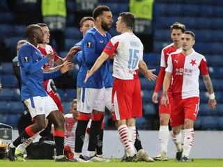 Connor Goldson v kontroverzi s Ondejem Kdelou.