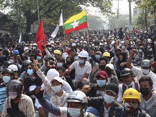 Demonstrace v barmsk Mandalaji, sobota 13. bezna.