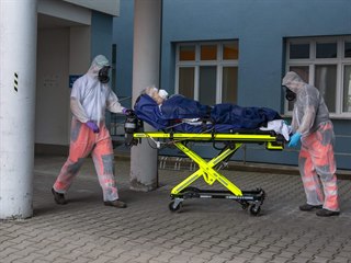 Pevoz pacientky z orlickosteck nemocnice do Polska.