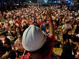 V Barm v nedli pokraovaly akce odprc pue za asti tisc demonstrant.