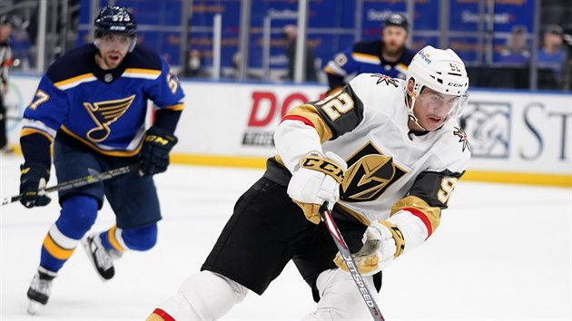 Úto�ník Tomá� Nosek p�isp�l gólem k výh�e Vegas 5:4 v prodlou�ení na led� St....