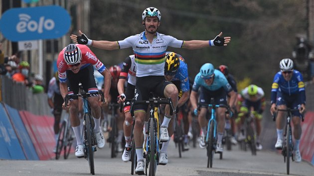 Vít�z druhé etapy Julian Alaphilippe.