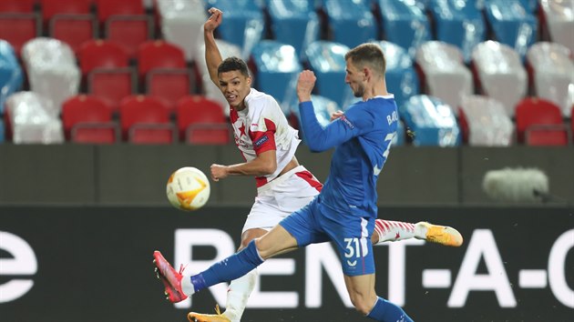 Alexander Bah odehrál proti Rangers solidní utkání.