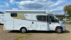 Polointegrovaný v�z od n�meckého výrobce Carado. Kabina pro �oféra a...