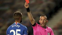 Rangers vs. Slavia: Kemar Roofe vidí od rozhodího Orla Grinfeelda zaslouenou...