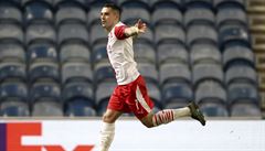 Rangers vs. Slavia: Stanciu slaví branku do sít domácích.