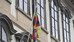 Sent poprv vyvsil tibetskou vlajku. Vlaje i na dalch mstech eska