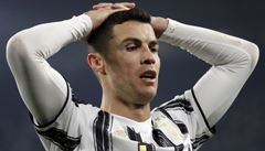 VIDEO: Ronaldo školáckou zdí přispěl k vyřazení Juventusu. Neodpustitelné, jakoby se bál míče, zní kritika