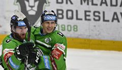 Zleva Petr idlík z Mladé Boleslavi a Martin evc z Mladé Boleslavi se radují z...