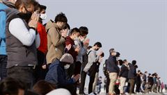 Japonsko si připomíná 10 let od ničivého zemětřesení a tsunami, při kterém zemřelo přes 18 tisíc lidí