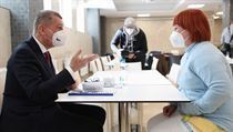 Premir Andrej Babi navtvil hoovickou nemocnici.